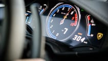 buyers_guide_-_lamborghini_huracan_2014_-_dials.jpg