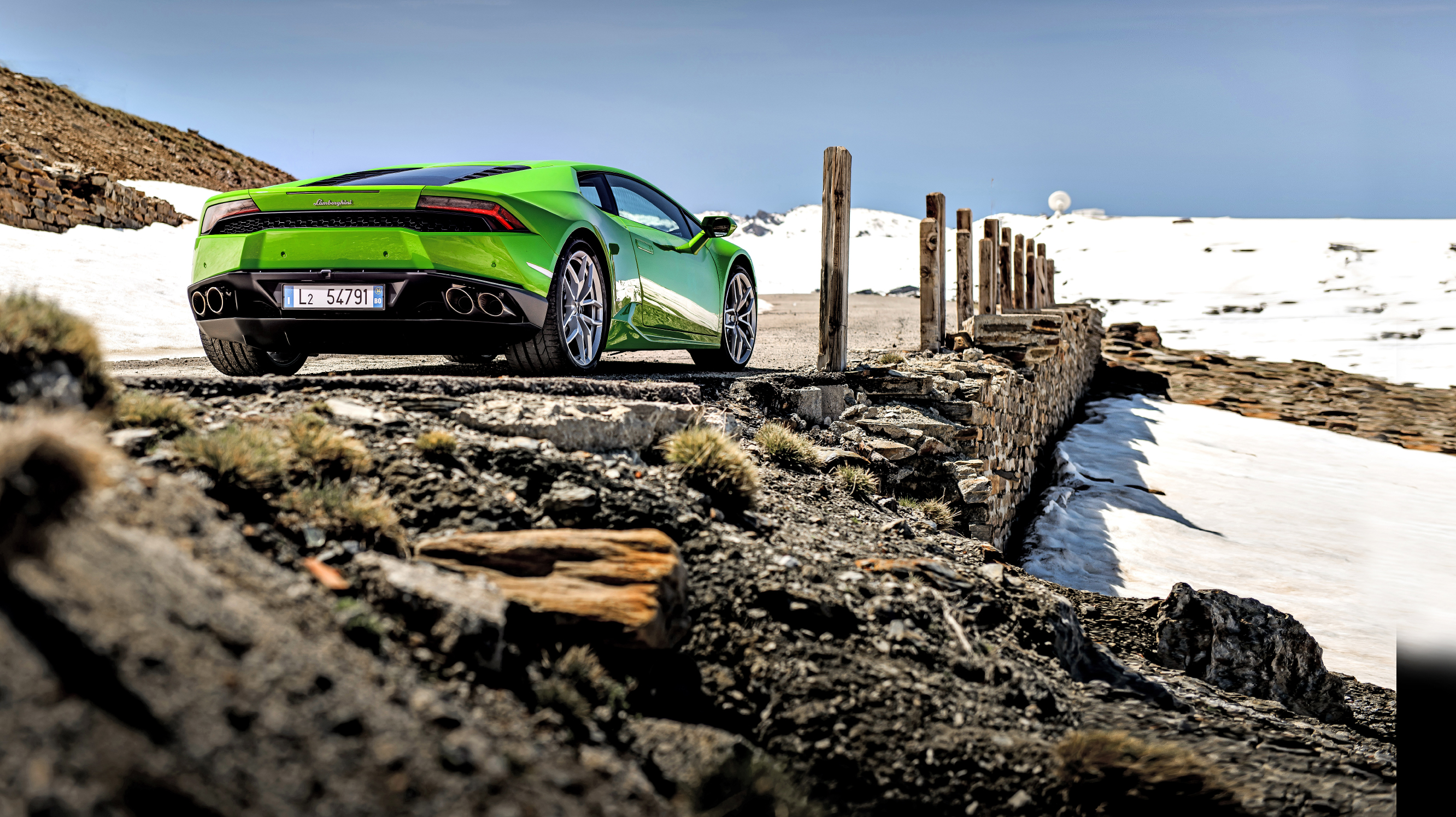 buyers_guide_-_lamborghini_huracan_2014_-_rear.jpg