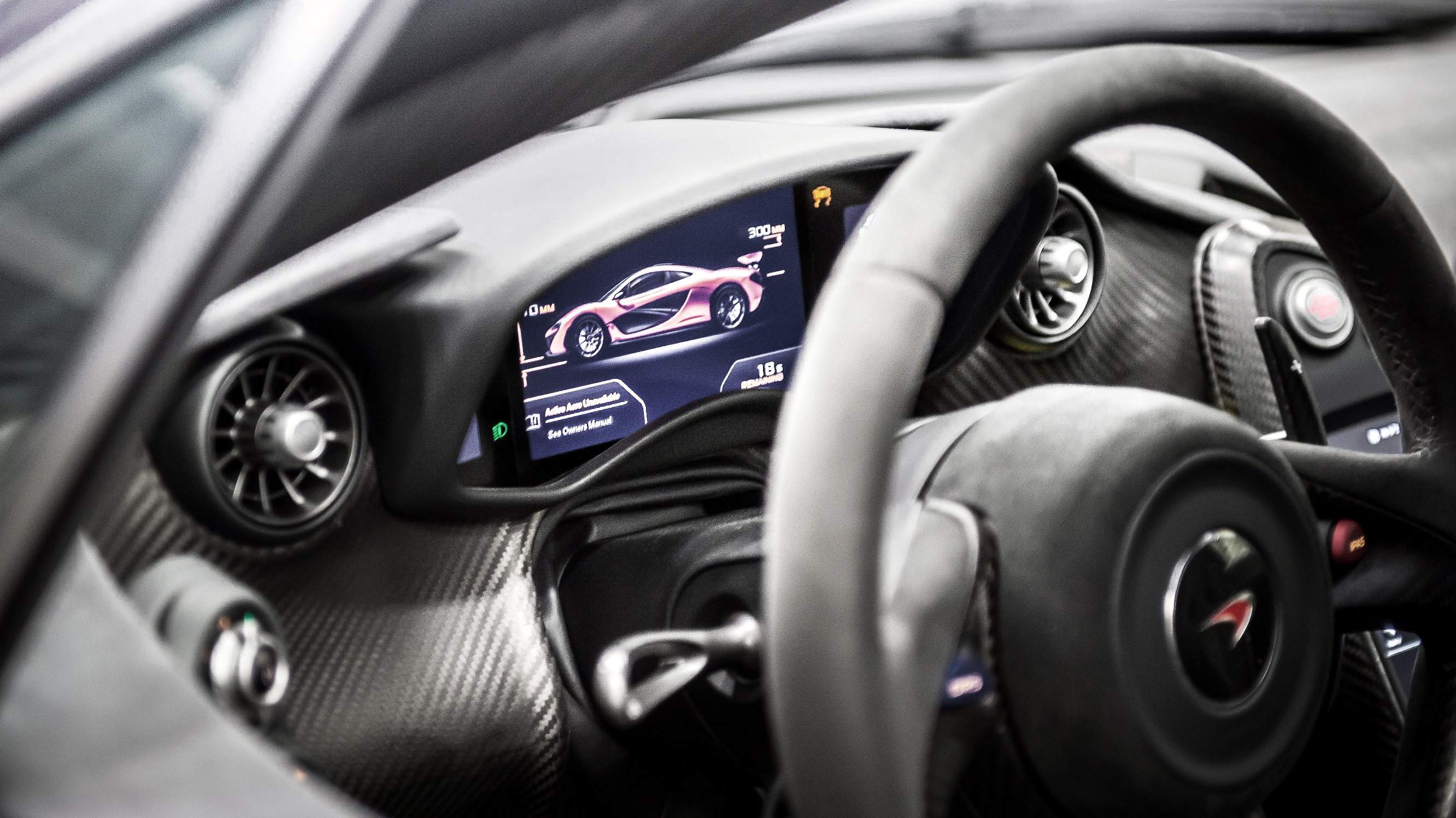 buyers_guide_-_mclaren_p1_2014_-_interior.jpg