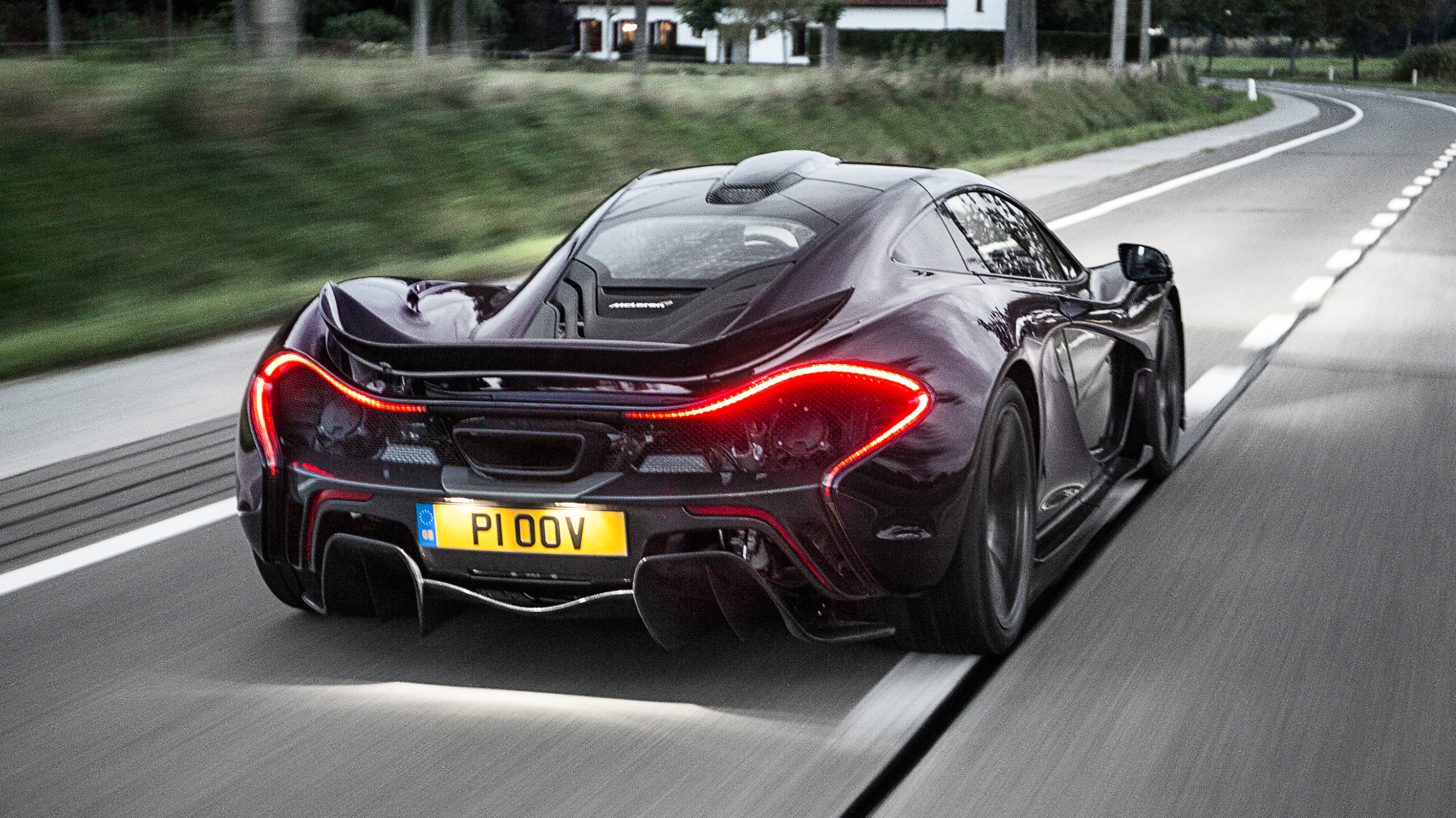 buyers_guide_-_mclaren_p1_2014_-_rear_2.jpg