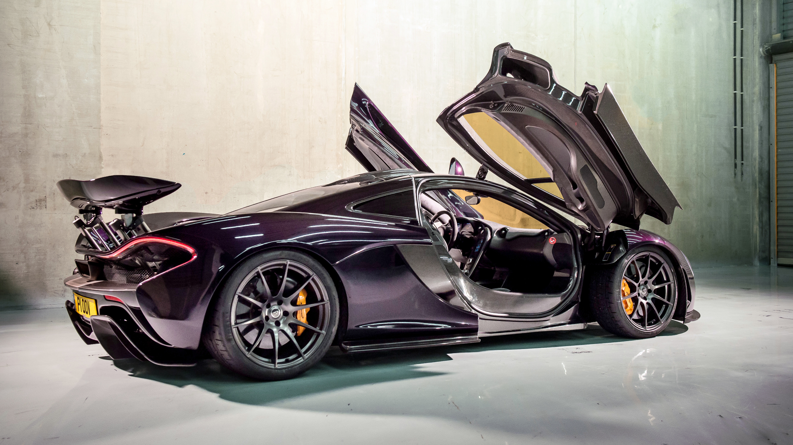 buyers_guide_-_mclaren_p1_2014_-_rear_quarter_quarter.jpg
