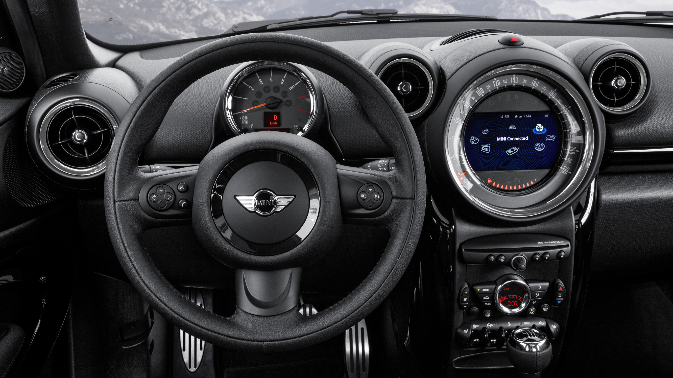 buyers_guide_-_mini_paceman_2014_-_interior.jpg