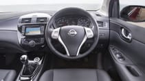 buyers_guide_-_nissan_pulsar_2014_-_interior.jpg