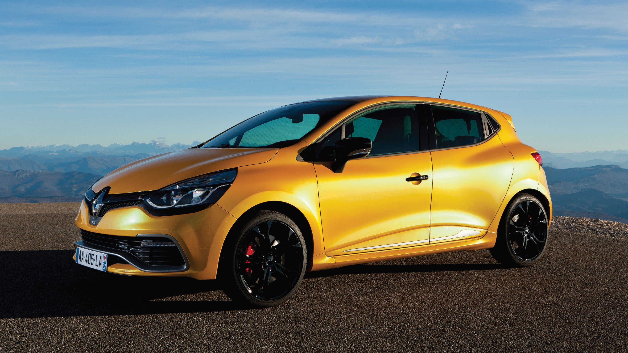 buyers_guide_-_renaultsport_clio_2014_-_side.jpg