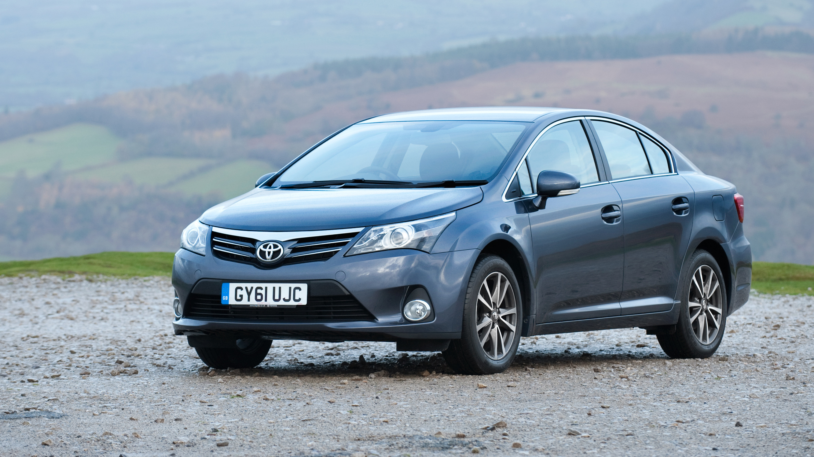 buyers_guide_-_toyota_avensis_2014_-_front_quarter.jpg