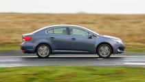 buyers_guide_-_toyota_avensis_2014_-_side.jpg