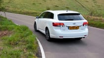 buyers_guide_-_toyota_avensis_touer_2014_-_rear_quarter.jpg