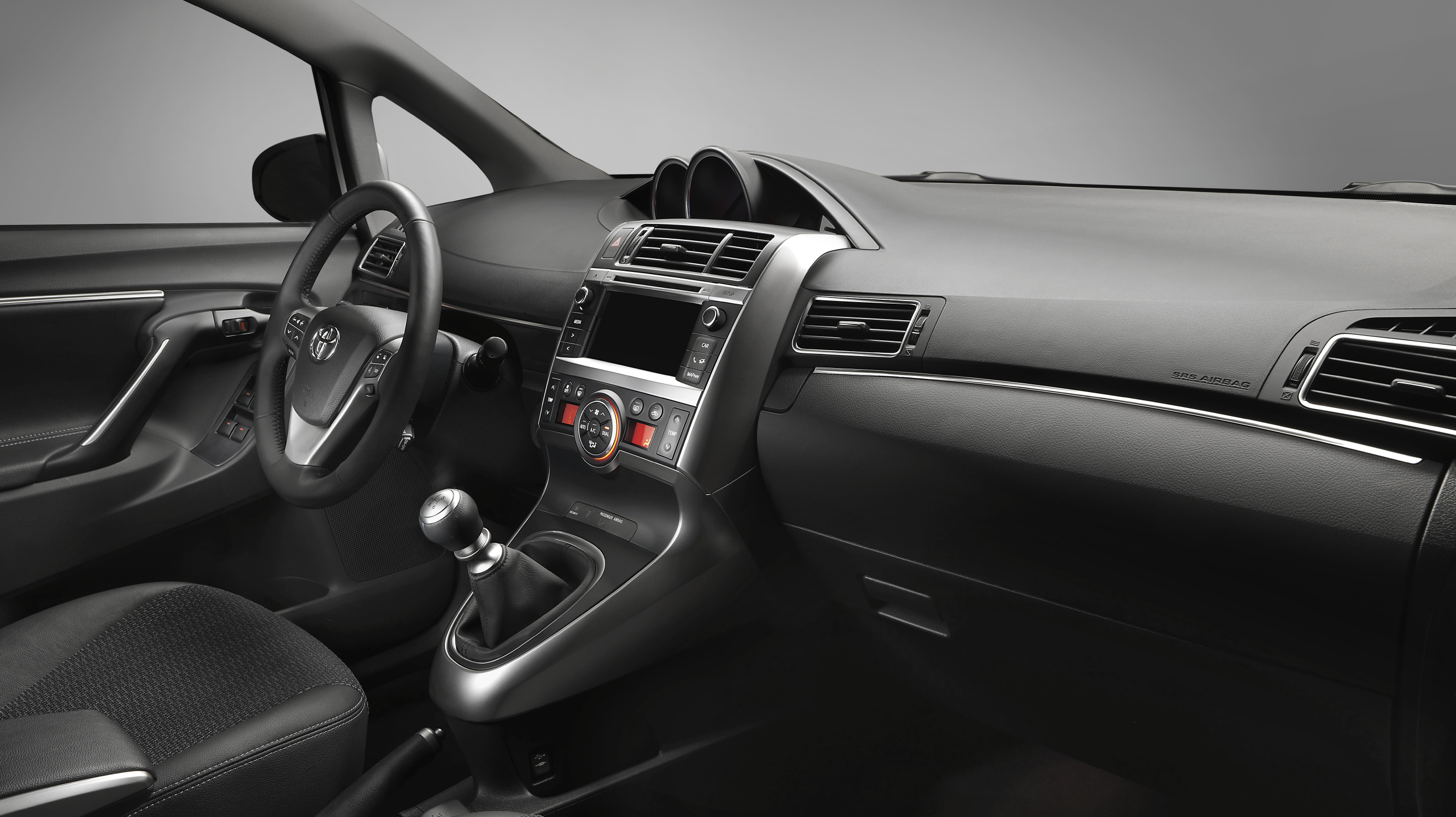 buyers_guide_-_toyota_verso_2014_-_interior.jpg