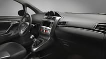 buyers_guide_-_toyota_verso_2014_-_interior.jpg