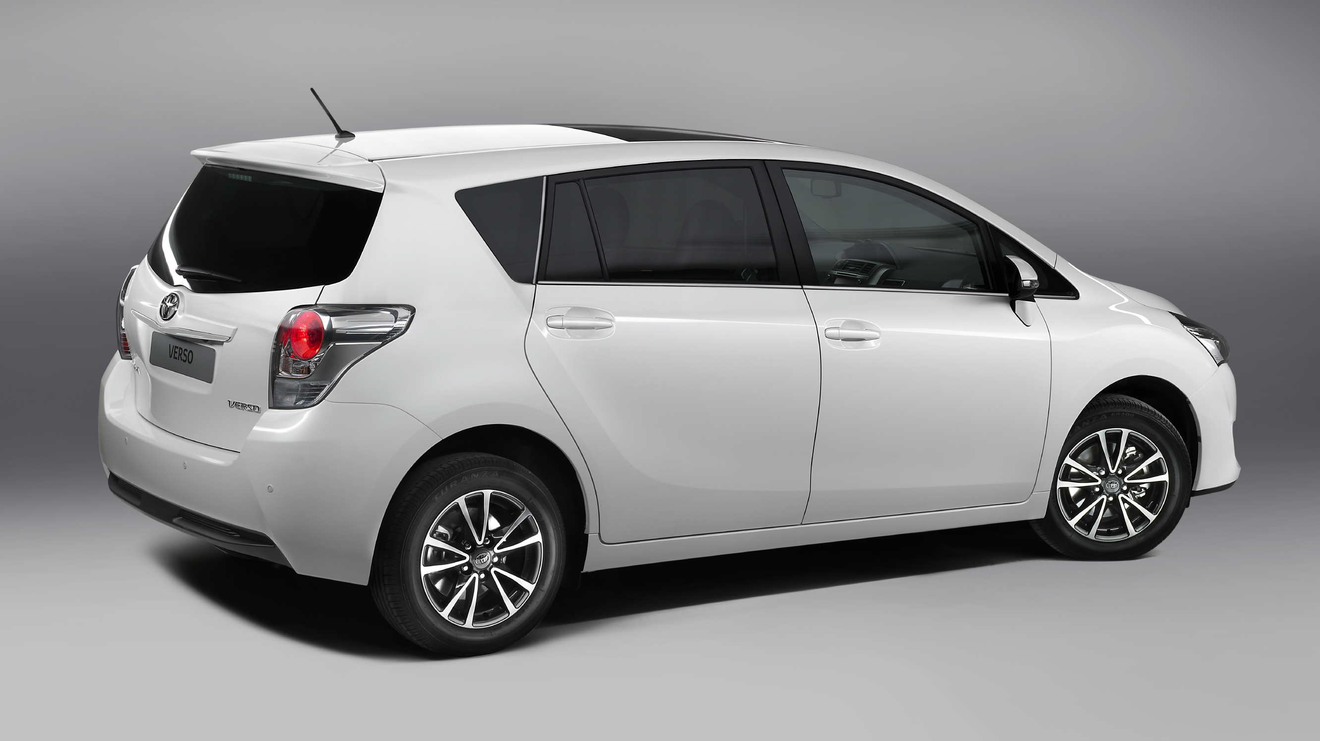 buyers_guide_-_toyota_verso_2014_-_rear_quarter.jpg