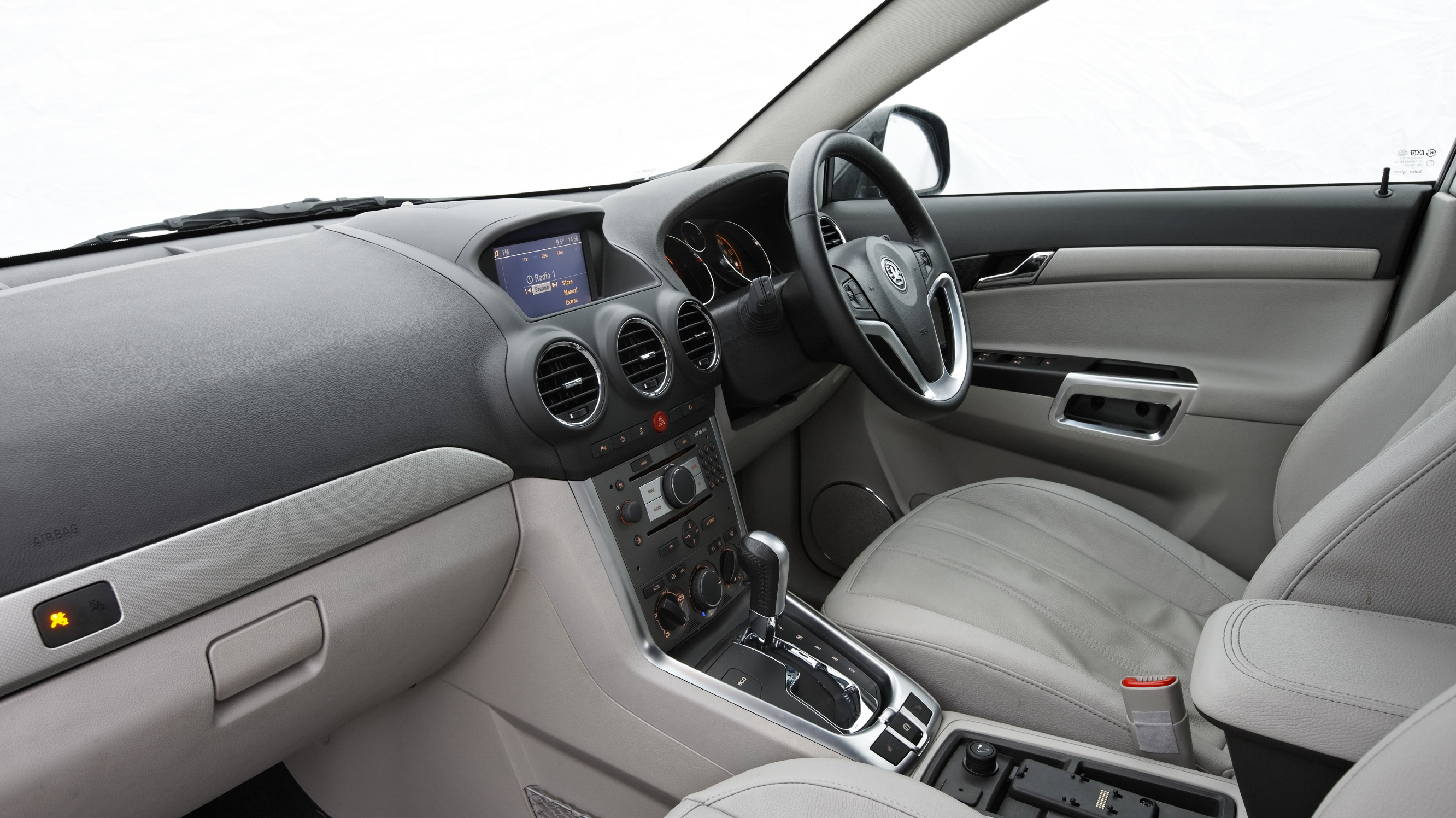 buyers_guide_-_vauxhall_antara_2014_-_interior.jpg