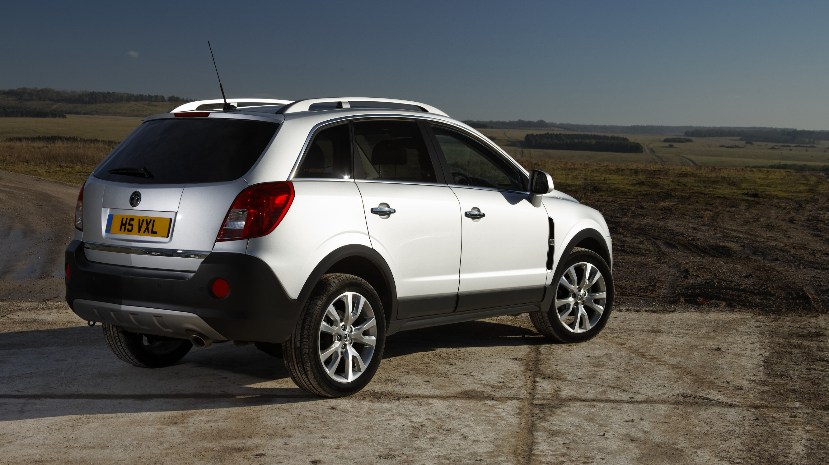 buyers_guide_-_vauxhall_antara_2014_-_rear.jpg