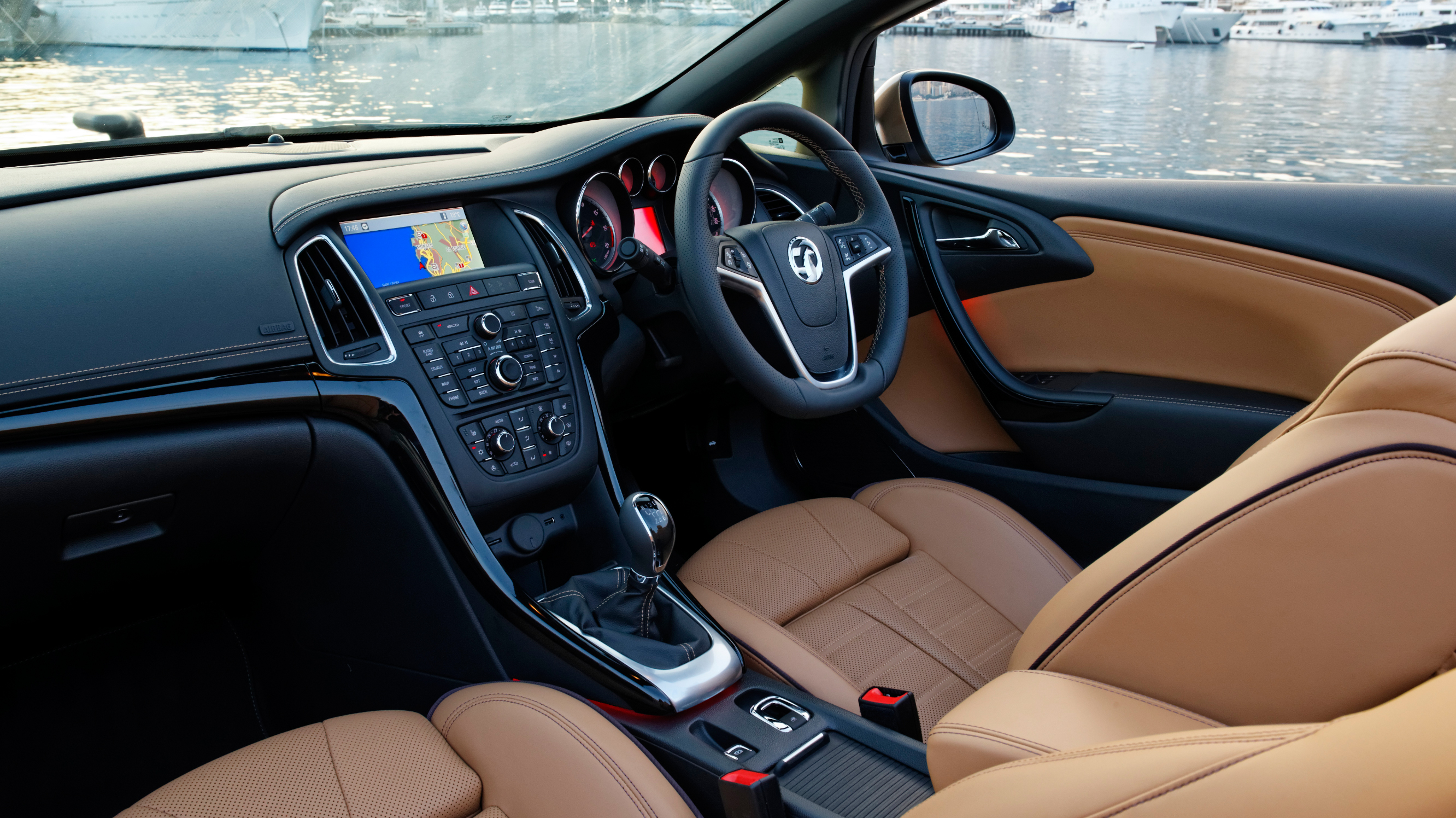 buyers_guide_-_vauxhall_cascada_2014_-_interior.jpg