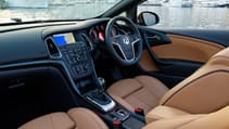 buyers_guide_-_vauxhall_cascada_2014_-_interior.jpg