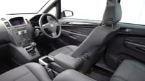 buyers_guide_-_vauxhall_zafira_2014_-_interior_2.jpg