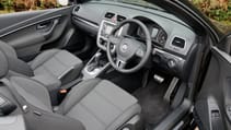 buyers_guide_-_vw_eos_2014_-_interior.jpg