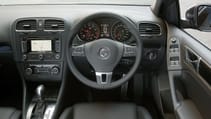 buyers_guide_-_vw_golf_cabriolet_2014_-_interior.jpg