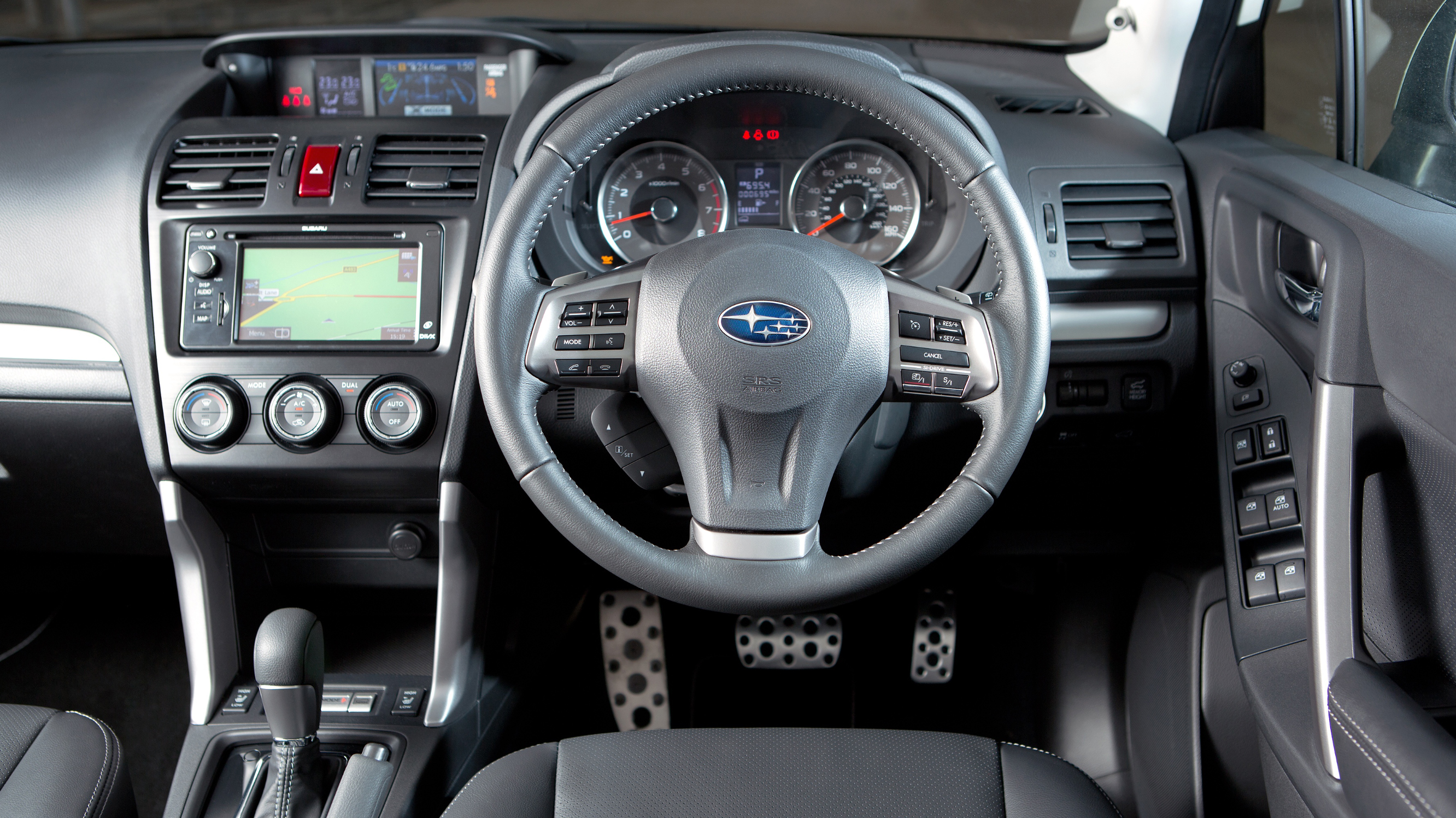 buyers_guide_-subaru_forester_2014_-_interior.jpg