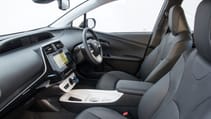 2016-toyota-prius-interior-2.jpg