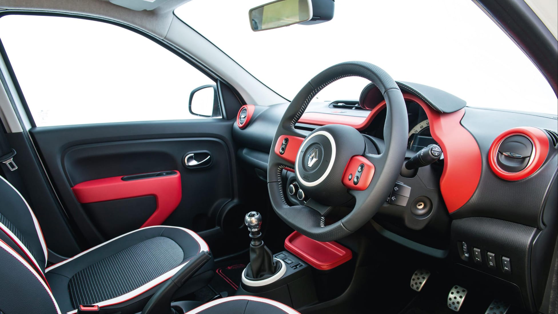 Twingo Owners Are Raving About This Easy Interior Upgrade See Pics - orb6upw