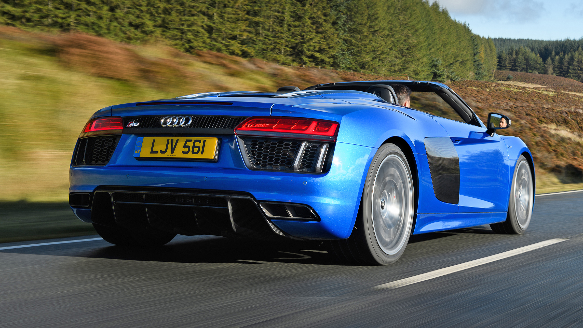 Experience Luxury And Power With The 2017 Audi R8 Spyder V10