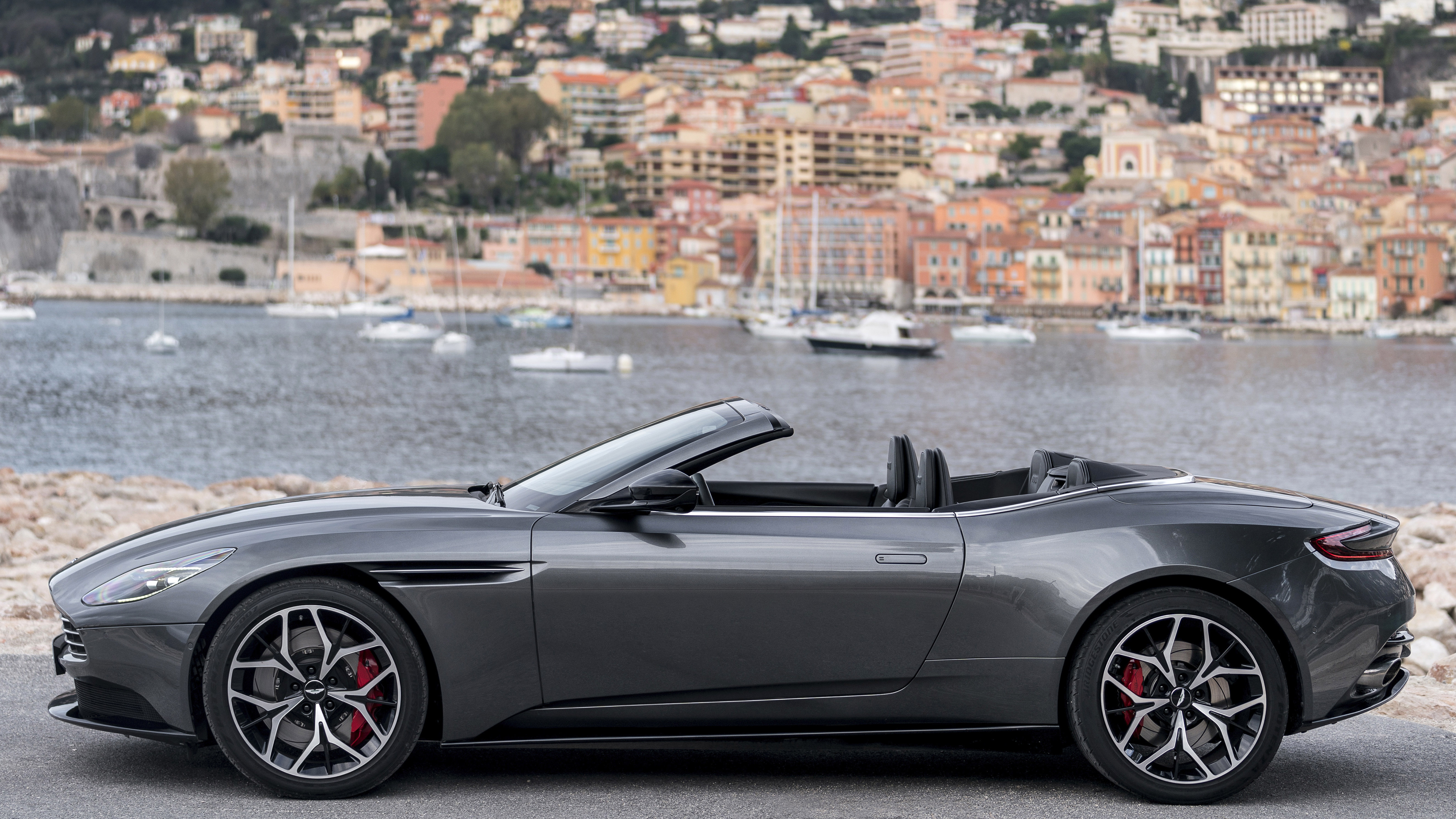 Aston Martin db11 volante