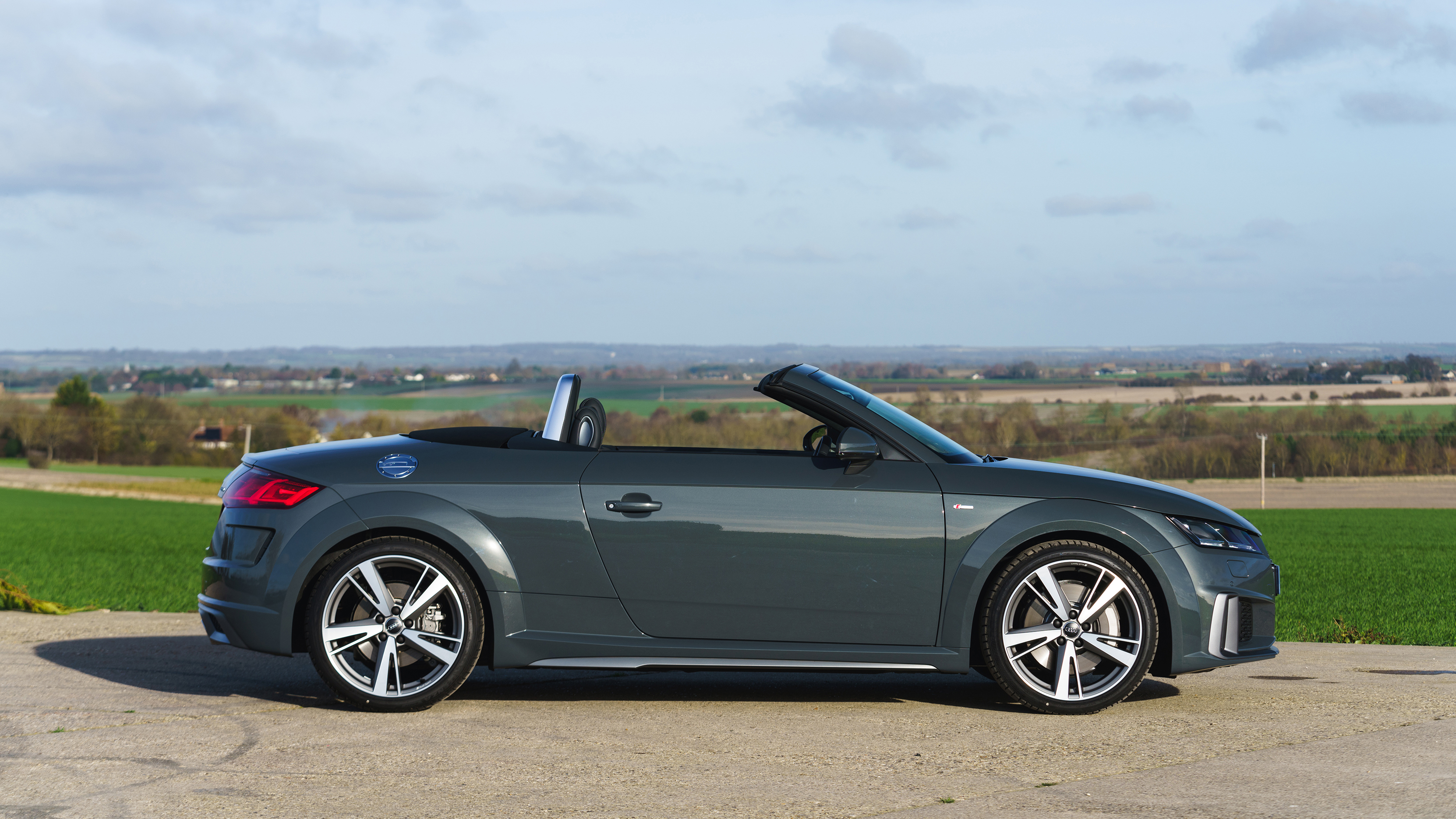audi tt roadster cover