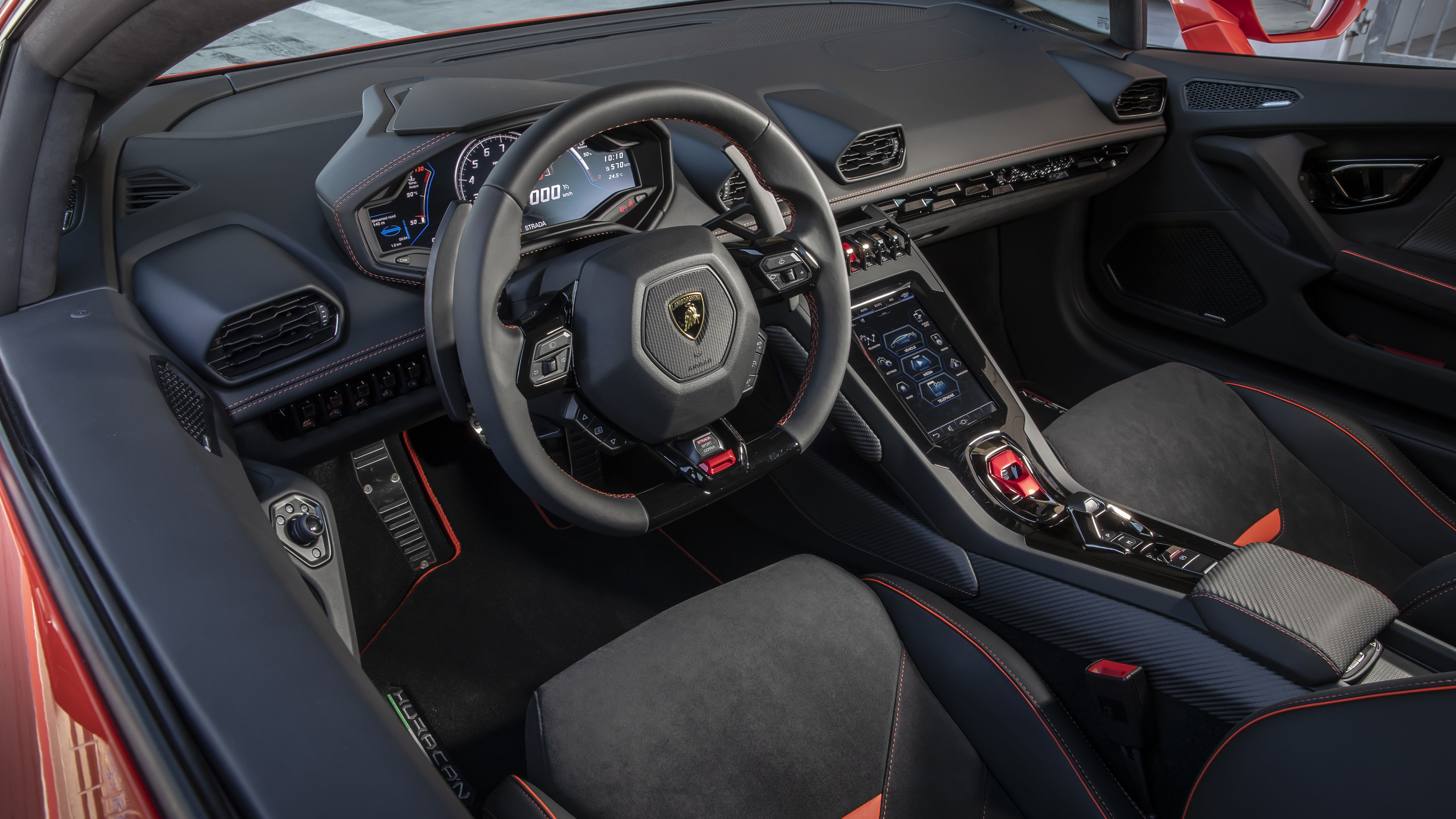 Descubrir 43+ imagen interior lamborghini huracán