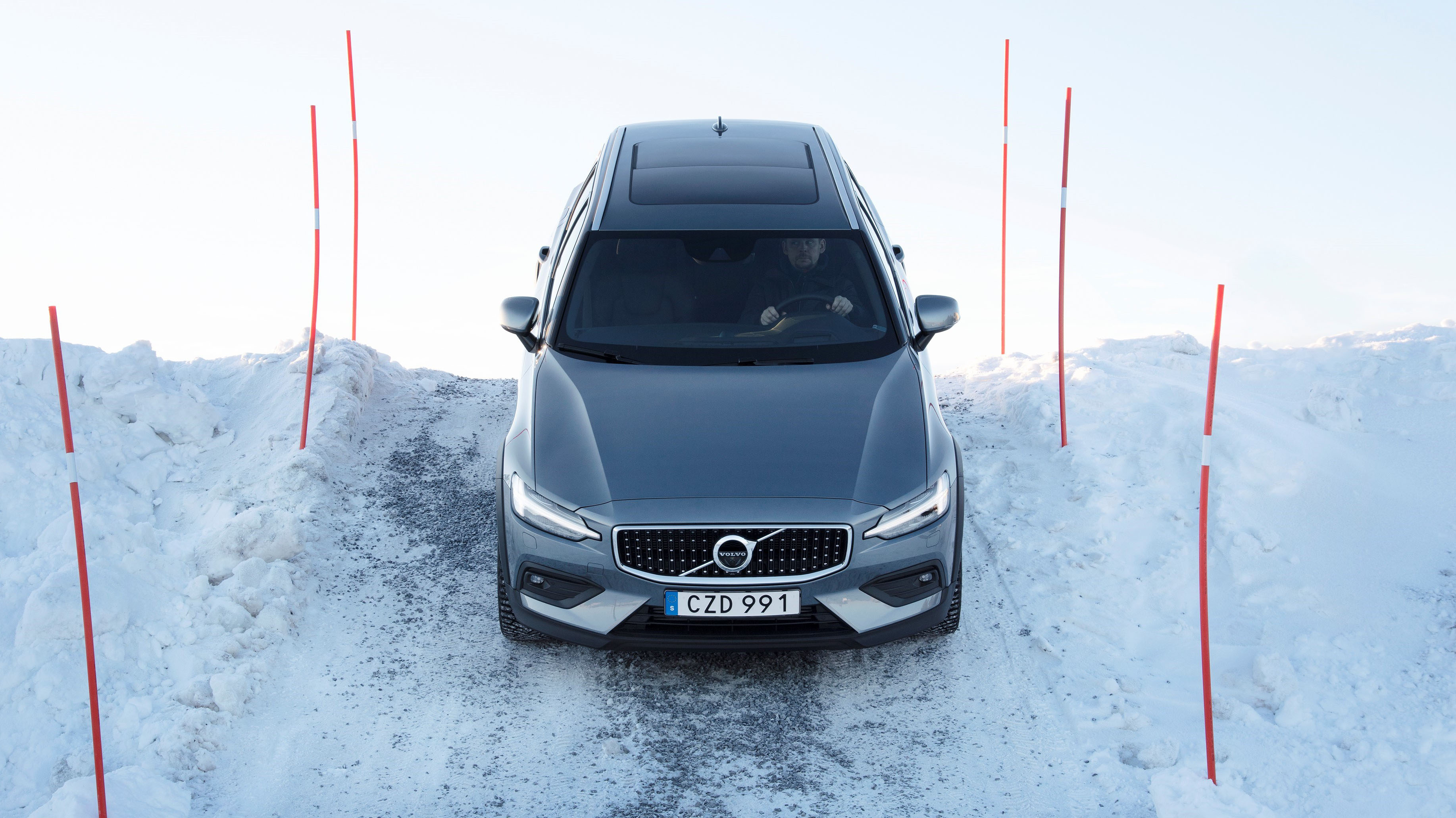 247793_volvo_v60_cross_country_t5_awd_at_the_obstacle_course_in_lule_sweden.jpg