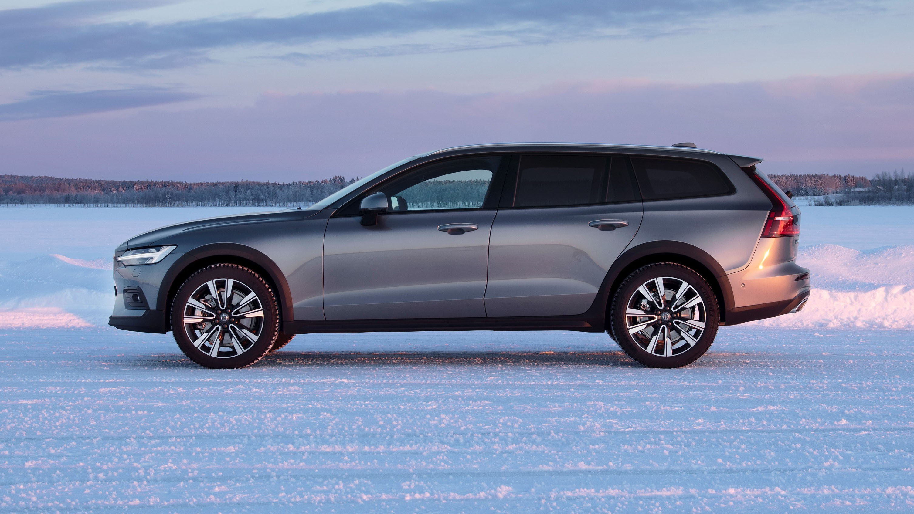 Volvo V60 Cross Country Review 2022 | Top Gear