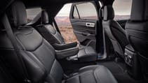 22-ford-explorer-interior.jpg