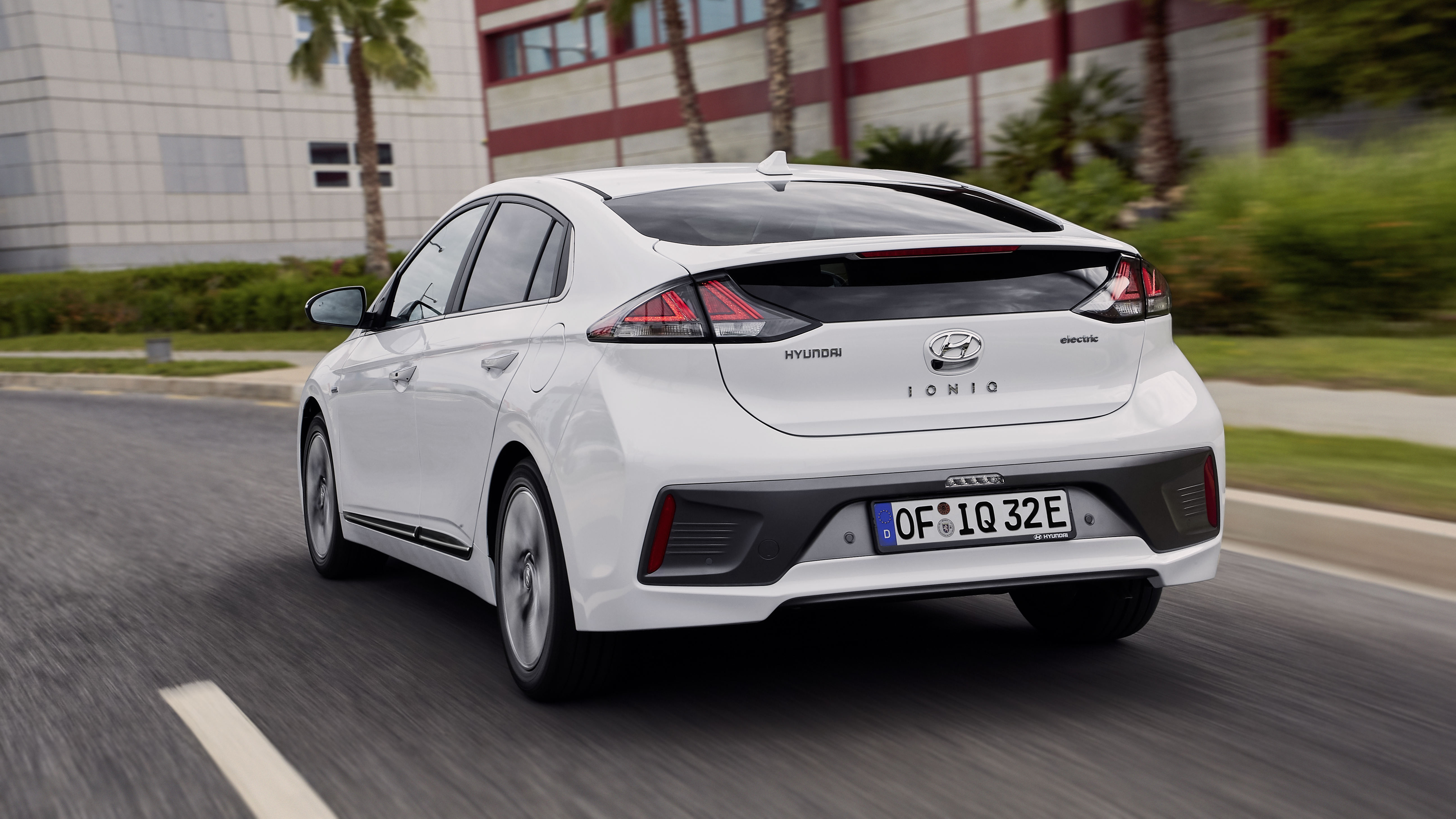 prins Dood in de wereld Verantwoordelijk persoon Hyundai Ioniq Electric Review 2023 | Top Gear