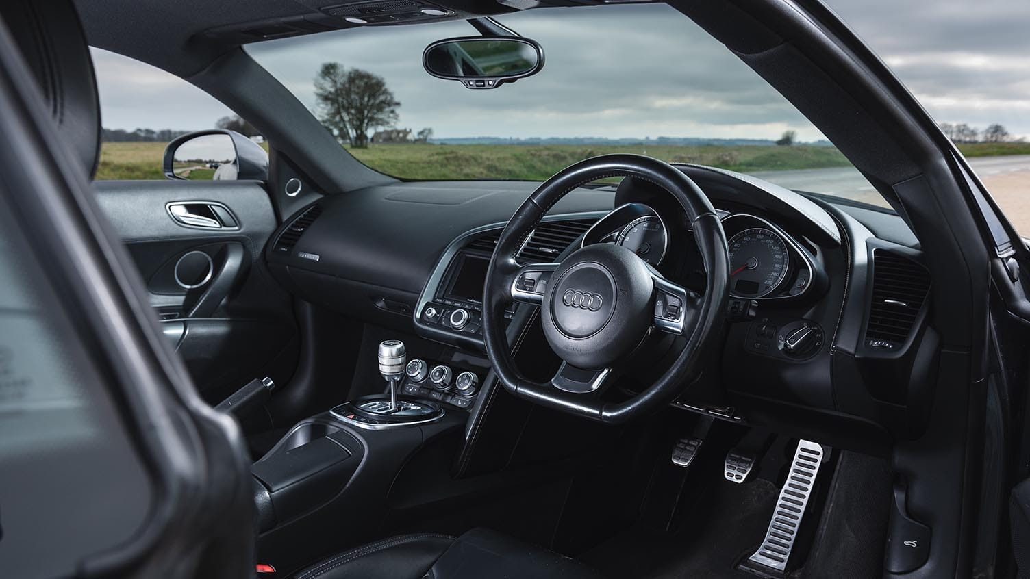 Audi R8 V8 (2007) Interior Layout & Technology | Top Gear