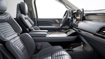 18lincolnnavigator_12_hr.jpg