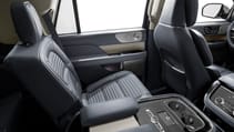 18lincolnnavigator_21_hr.jpg