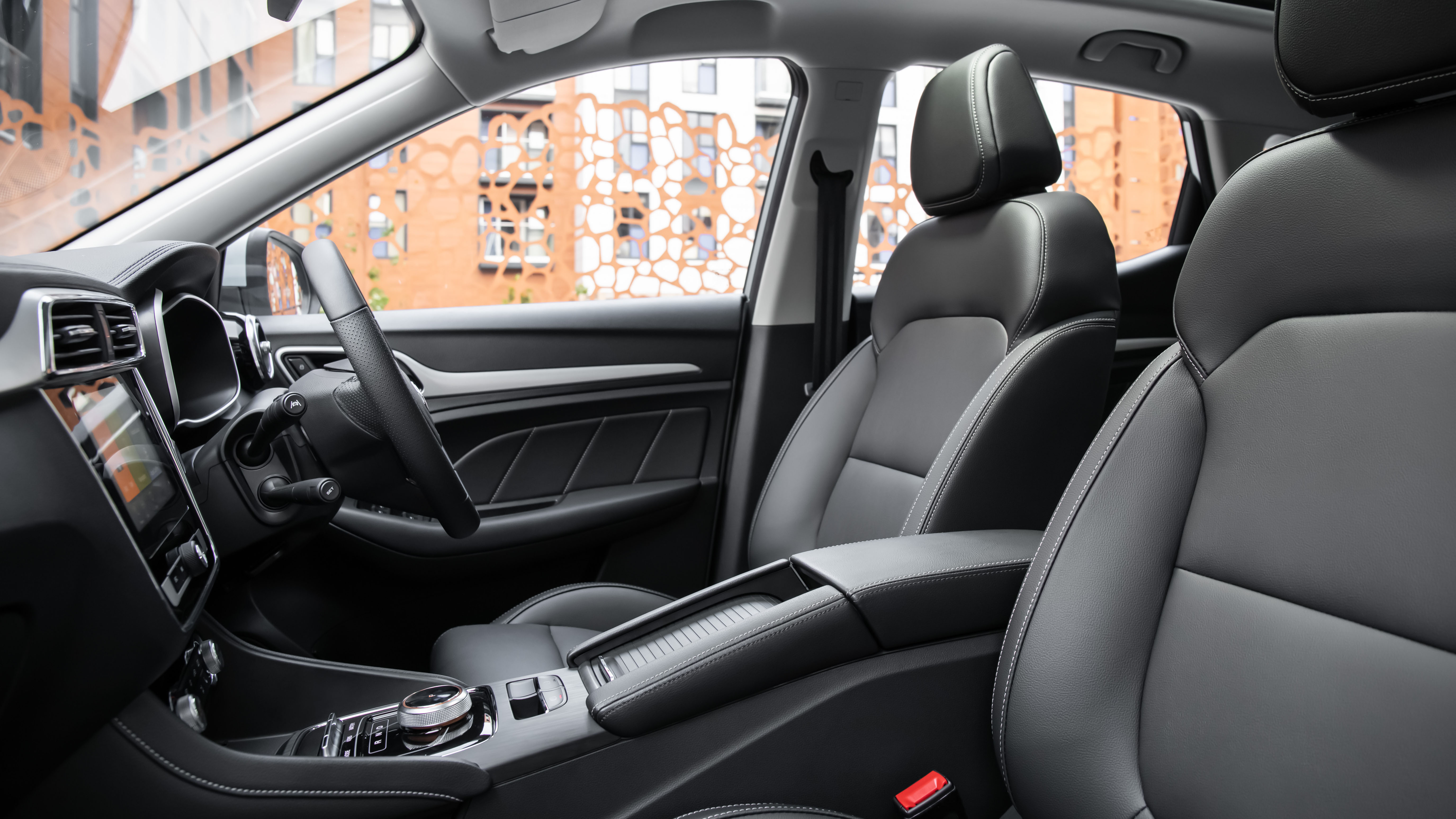 Mg zs ev clearance inside