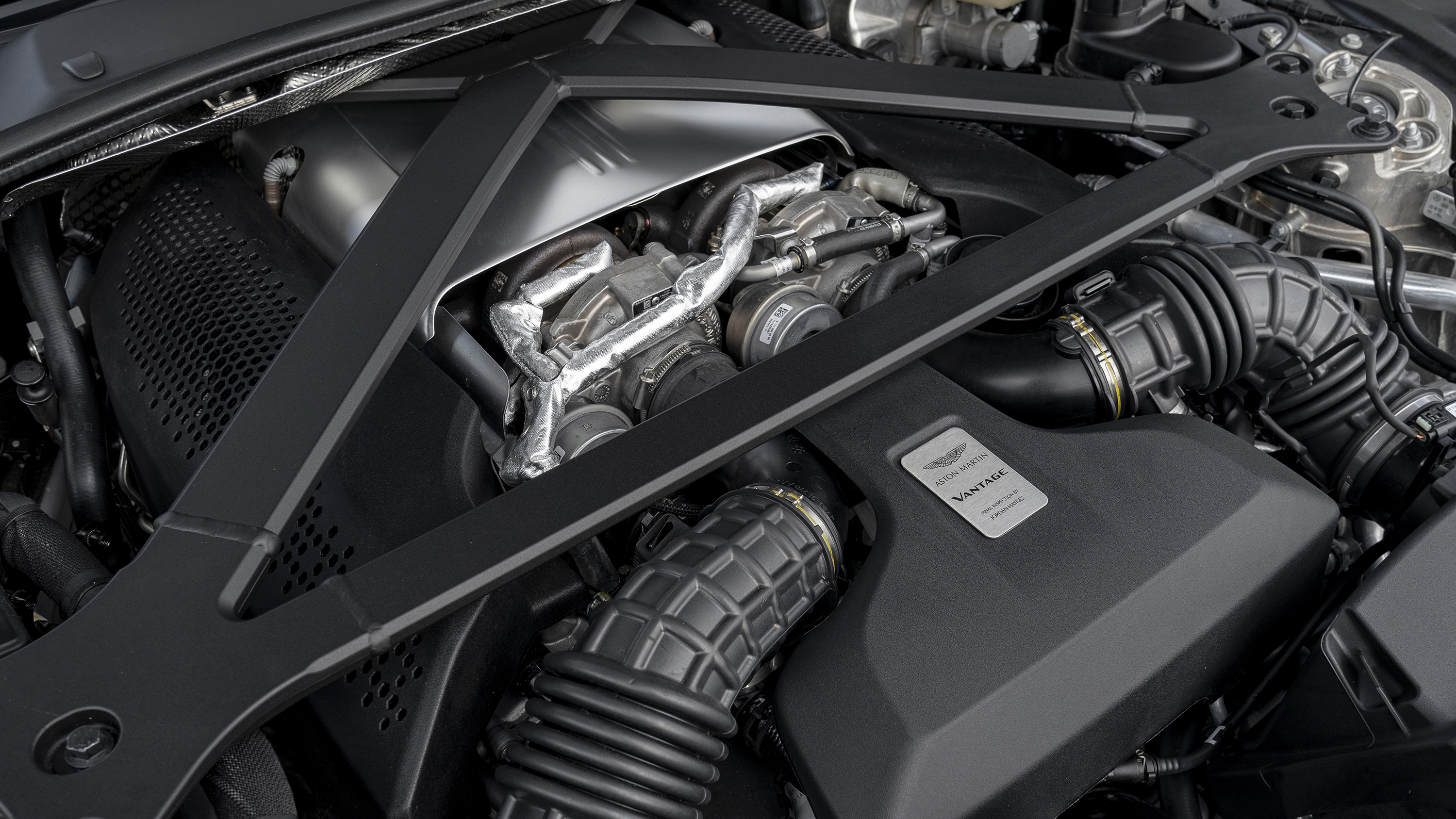aston_martin_vantage_roadster_-_spirit_silver_66_0.jpg