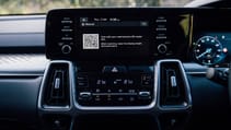 large-15342-kiasorento-2hev1.6t-gdi6-speedawdrunwayred.jpg