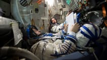 thomas_and_oleg_during_training_in_the_soyuz_tma_simulator.jpg