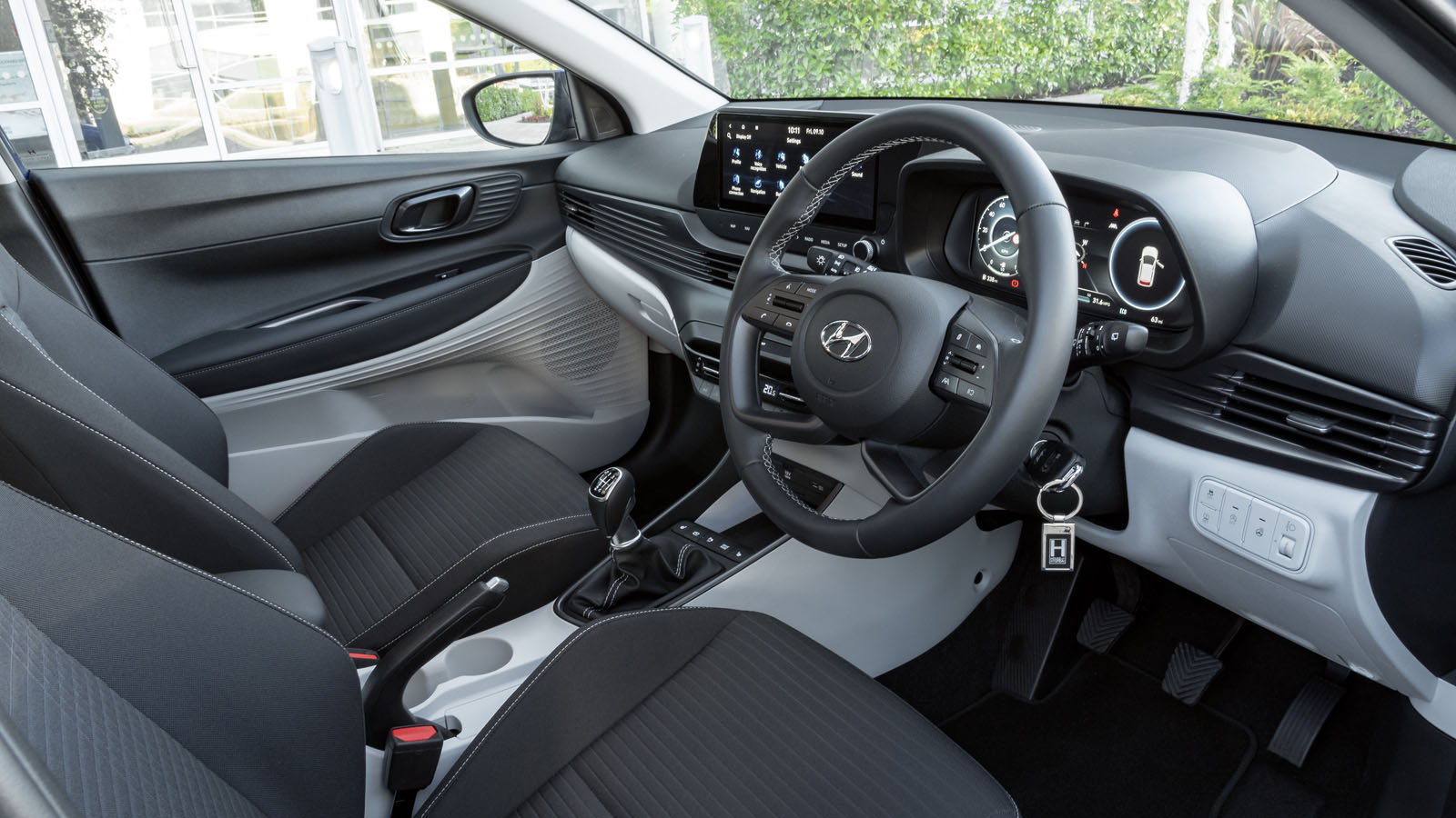 Hyundai i20 Interior Layout & Technology | Top Gear