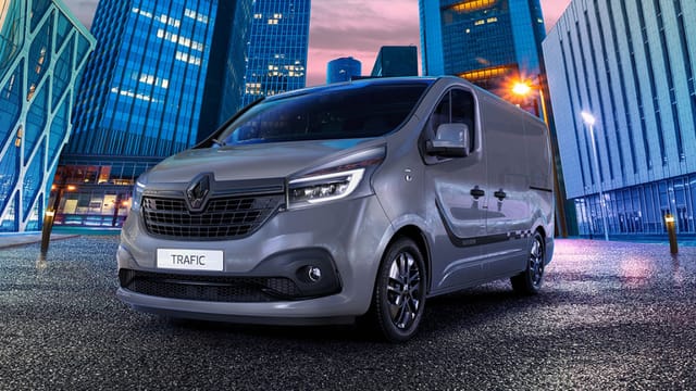 Renault Trafic Review 2025 | Top Gear