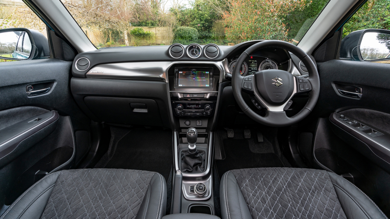 Suzuki Vitara Interior Layout & Technology