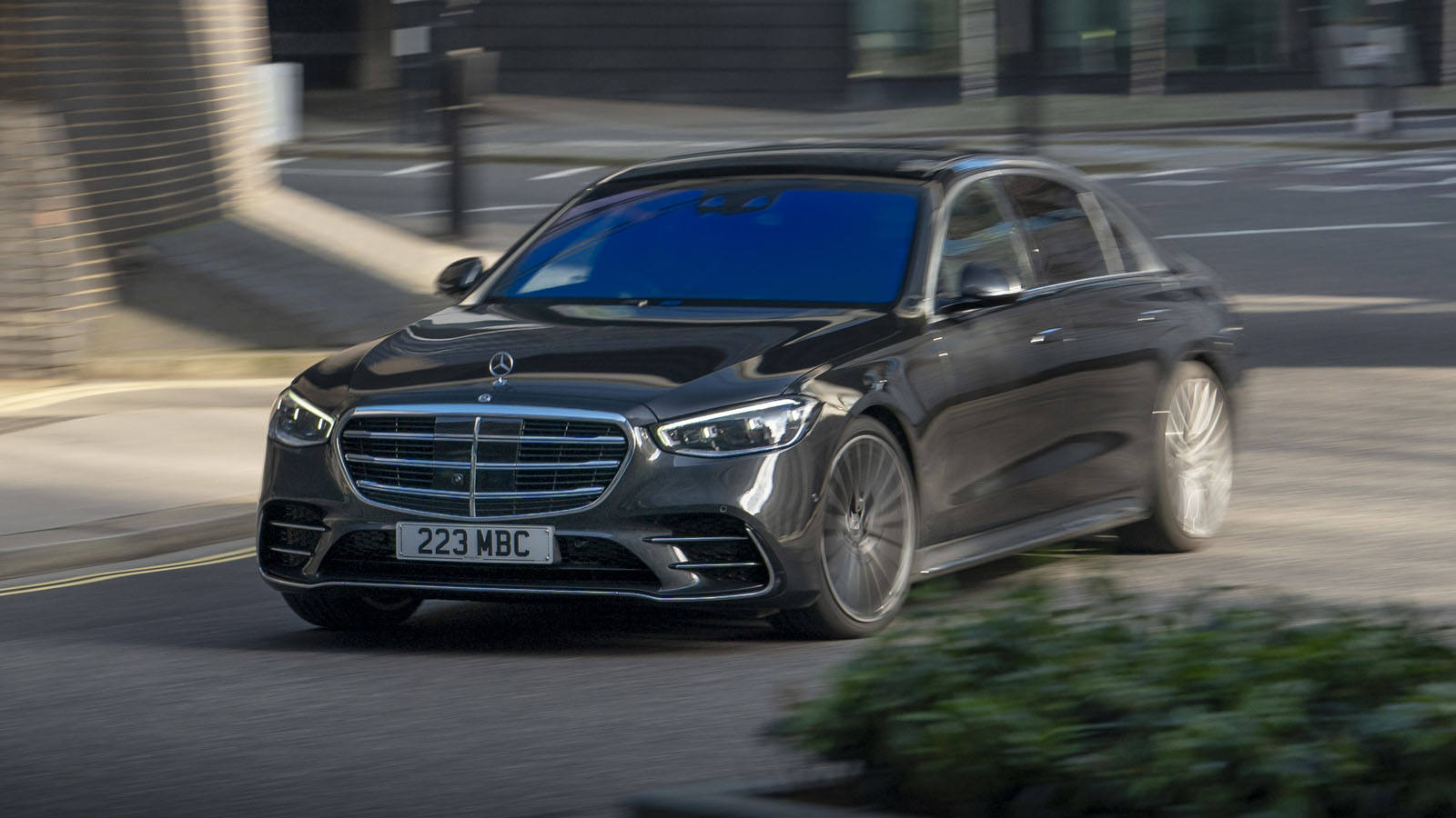 New Mercedes-Benz V-Class Takes Some AMG Fashion Lessons