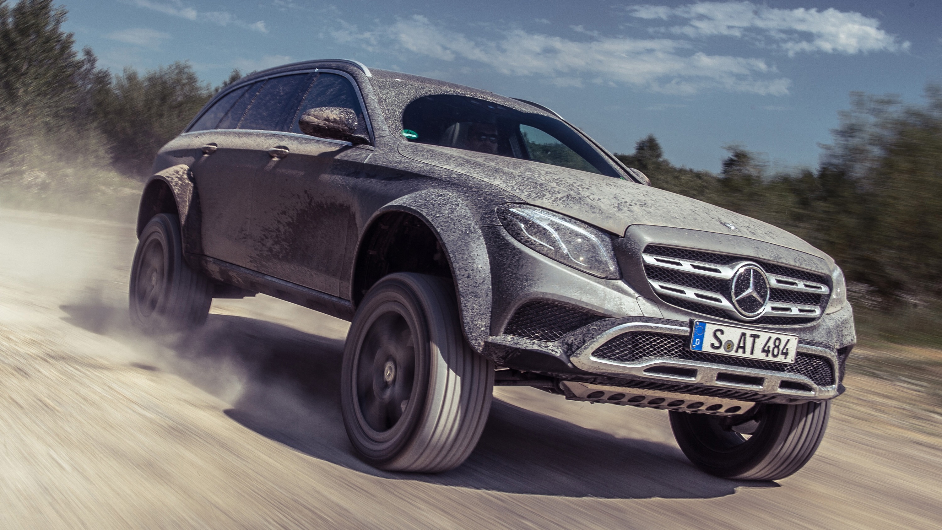 jeg lytter til musik Undskyld mig Fremskynde Mercedes-Benz E-Class All Terrain 4x4² Review 2023 | Top Gear