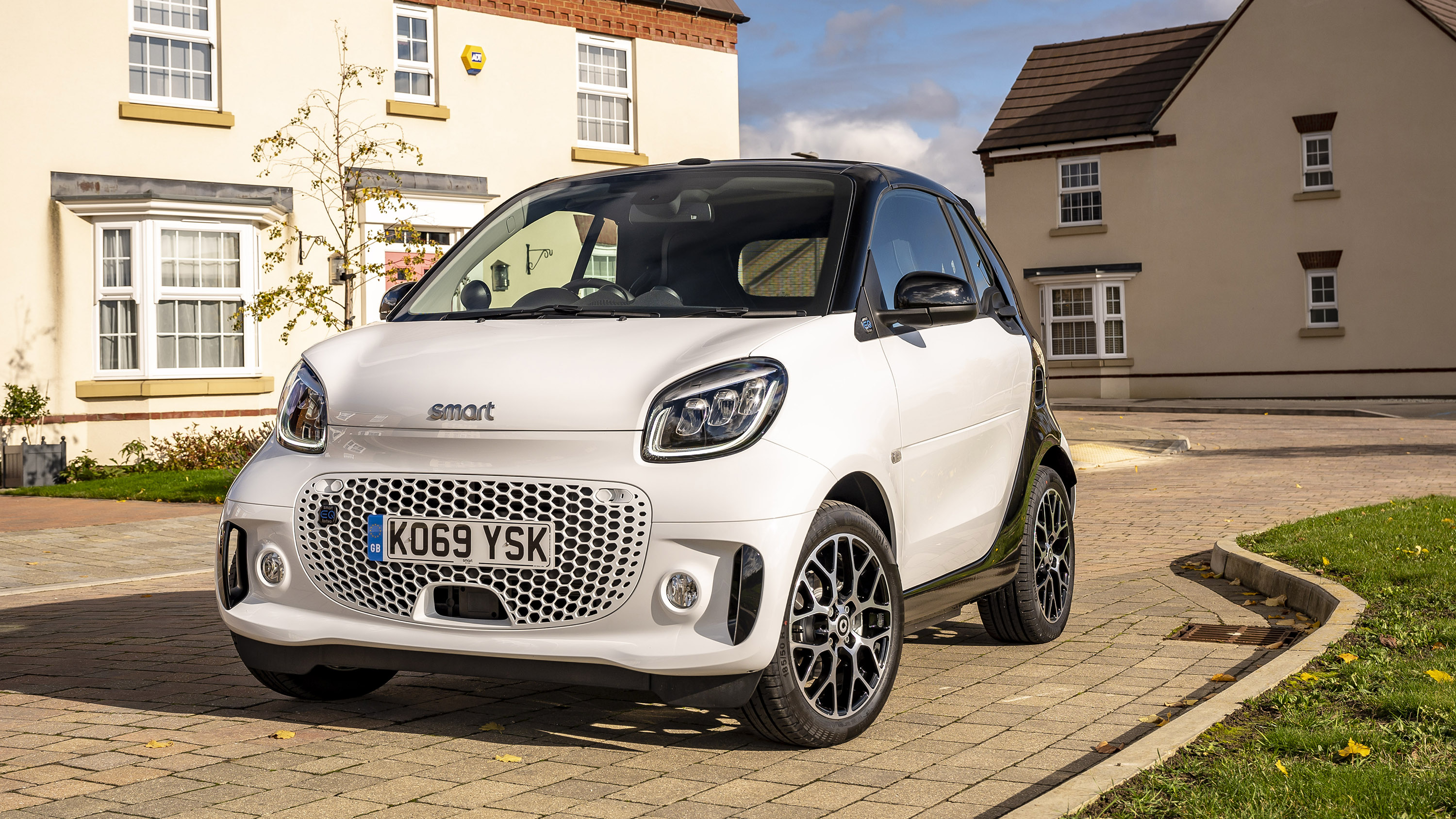 2019 smart EQ ForTwo Specs, Price, MPG & Reviews