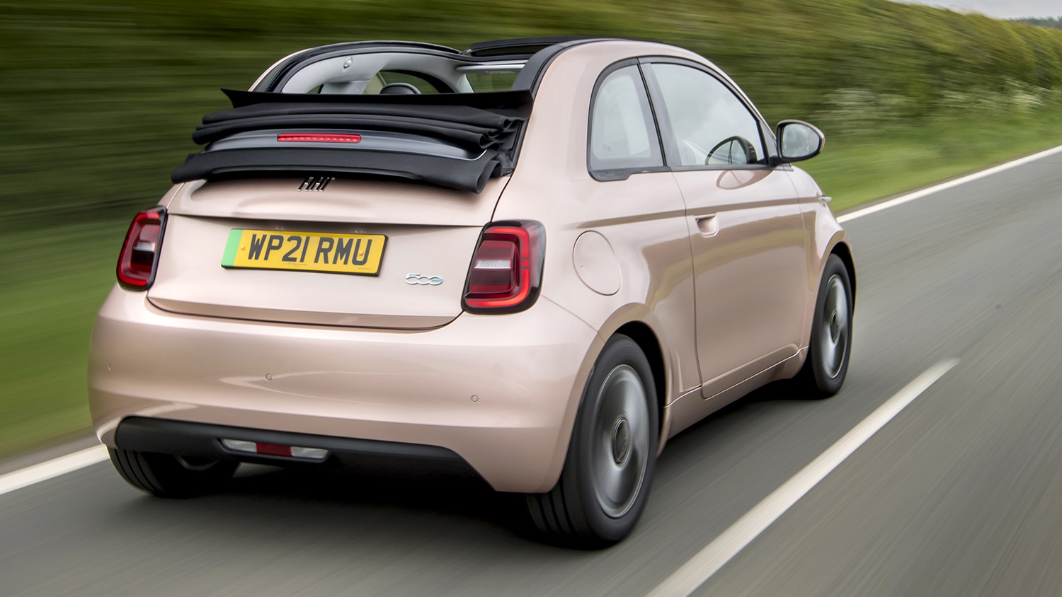 Fiat 500C Hybrid (Test 2022): Ist das nimmermüde City-Cabrio ein  Auslaufmodell? 