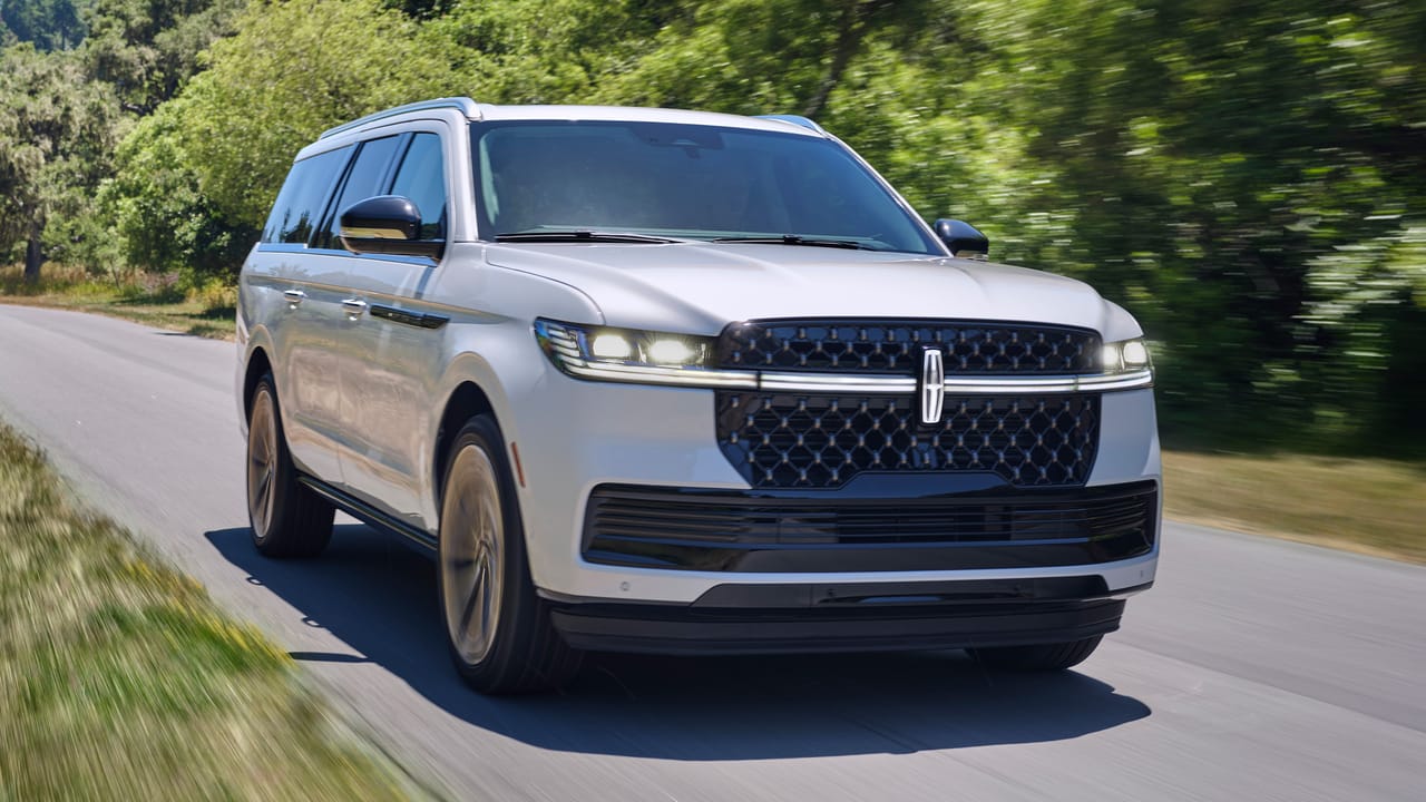 Lincoln Navigator Review 2025 | Top Gear