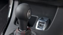 alfa_giulietta_1.75_tbi_quadrifoflio_verde_5dr_tct_-_interior_3_-_2014.jpg