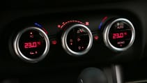 alfa_romeo_giullietta_1.4_tb_multiair_qv_line_-_interior_2_-_2014.jpg