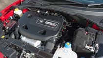alfa_romeo_mito_0.9_tb_twinair_distinctive_3dr_-_interior_2_-_2014.jpg